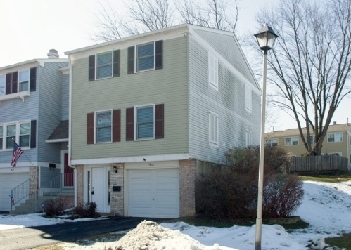 Property Photo: 1820 Largo Court IL 60194