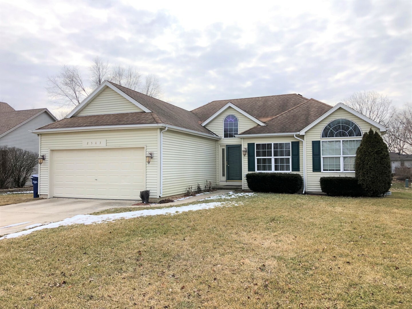 Property Photo: 2583 Overlook Court IL 60560