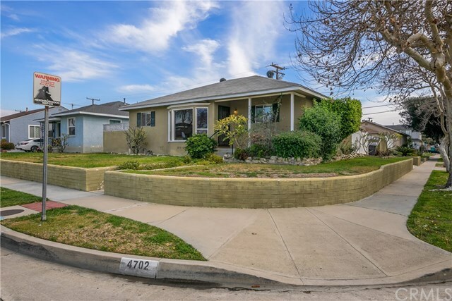 Property Photo:  4702 Lomina Avenue  CA 90713 