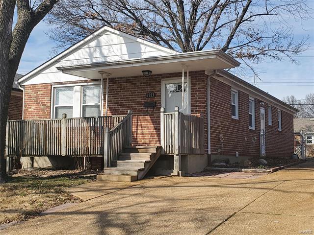 Property Photo: 3933 Germania 63116