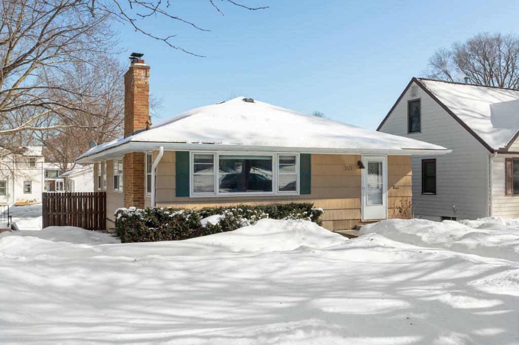 Property Photo:  3121 Edgewood Avenue S  MN 55426 