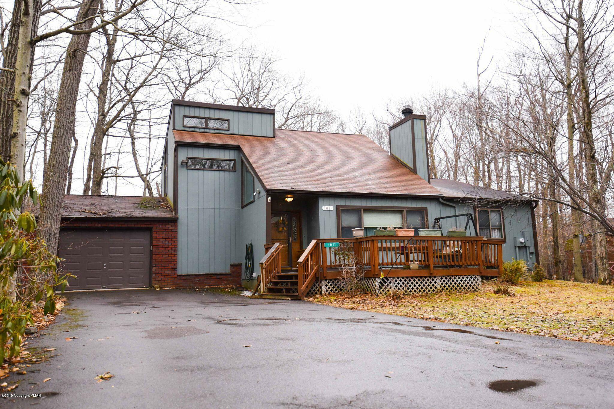 Property Photo:  1011 Eisenhower Way  PA 18466 