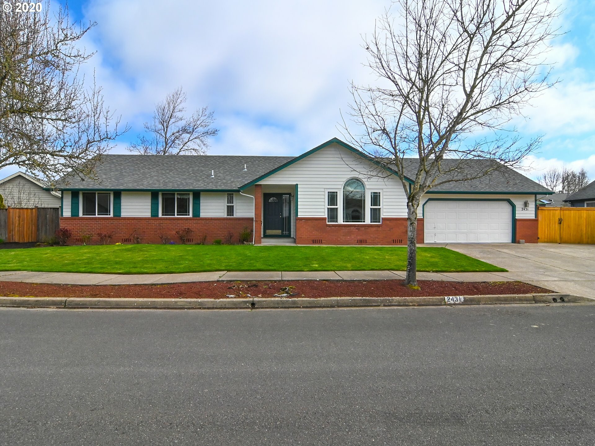 Property Photo: 2431 Kalmia St OR 97404