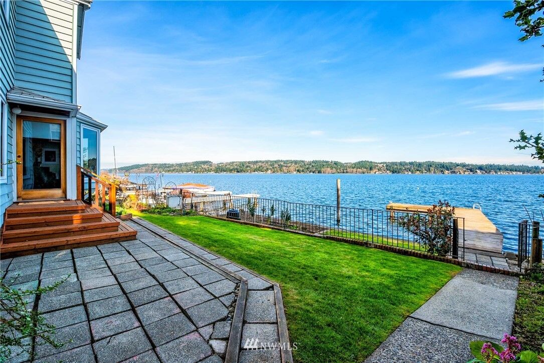 Property Photo: 9738 Lake Shore Boulevard NE WA 98115