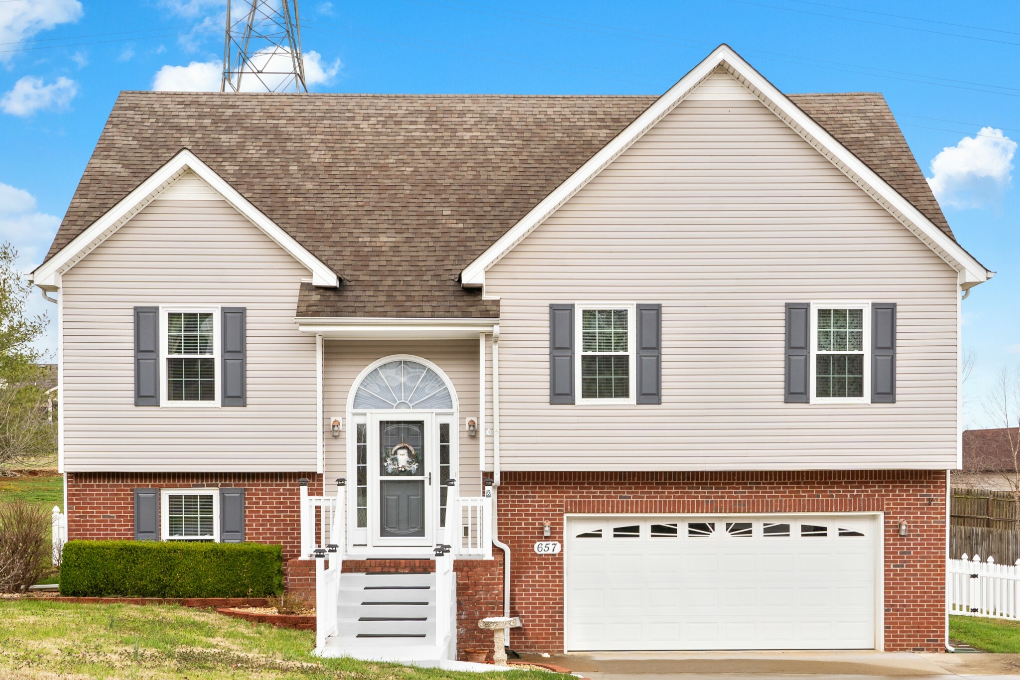 Property Photo: 657 Winding Bluff Way TN 37040