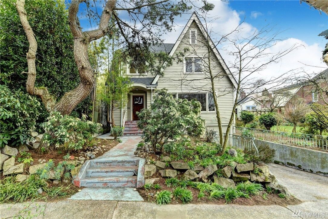 Property Photo: 2506 30th Avenue S WA 98144