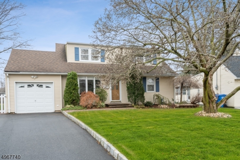 Property Photo:  6 Longfellow Dr  NJ 07067 