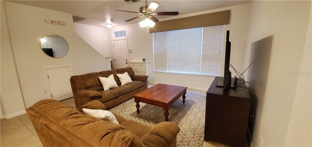 Property Photo:  2110 Golden Oak Lane  FL 33594 