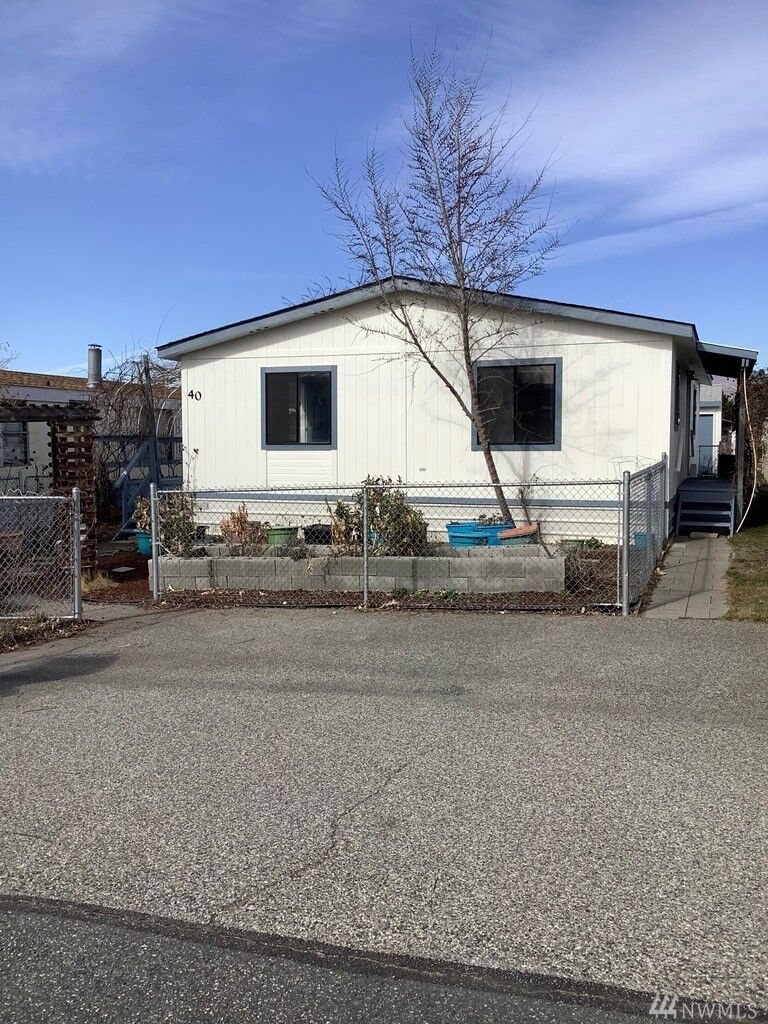 Property Photo:  455 NE 9th St 40  WA 98802 