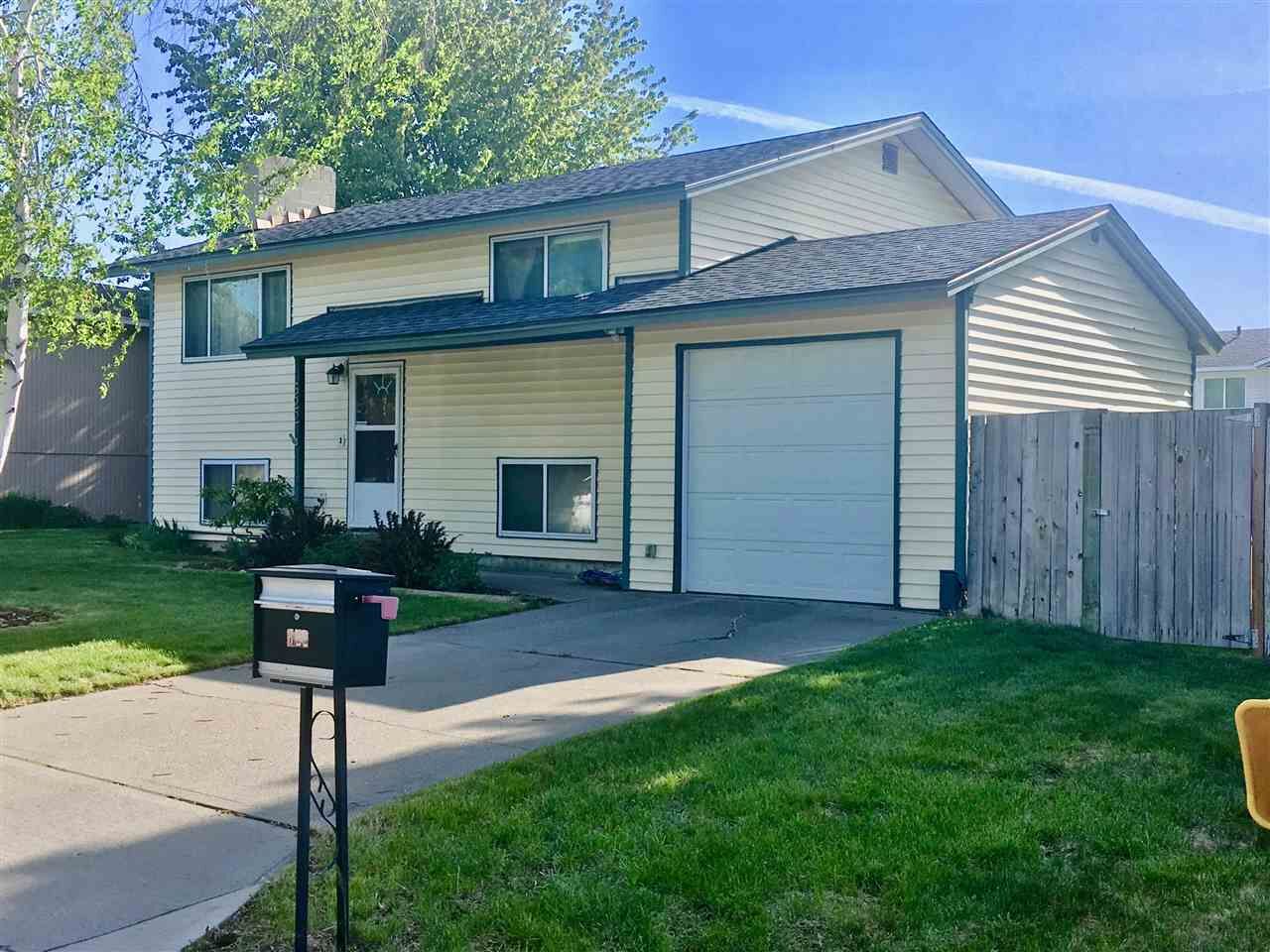 Property Photo:  622 N Moore Rd  WA 99037 