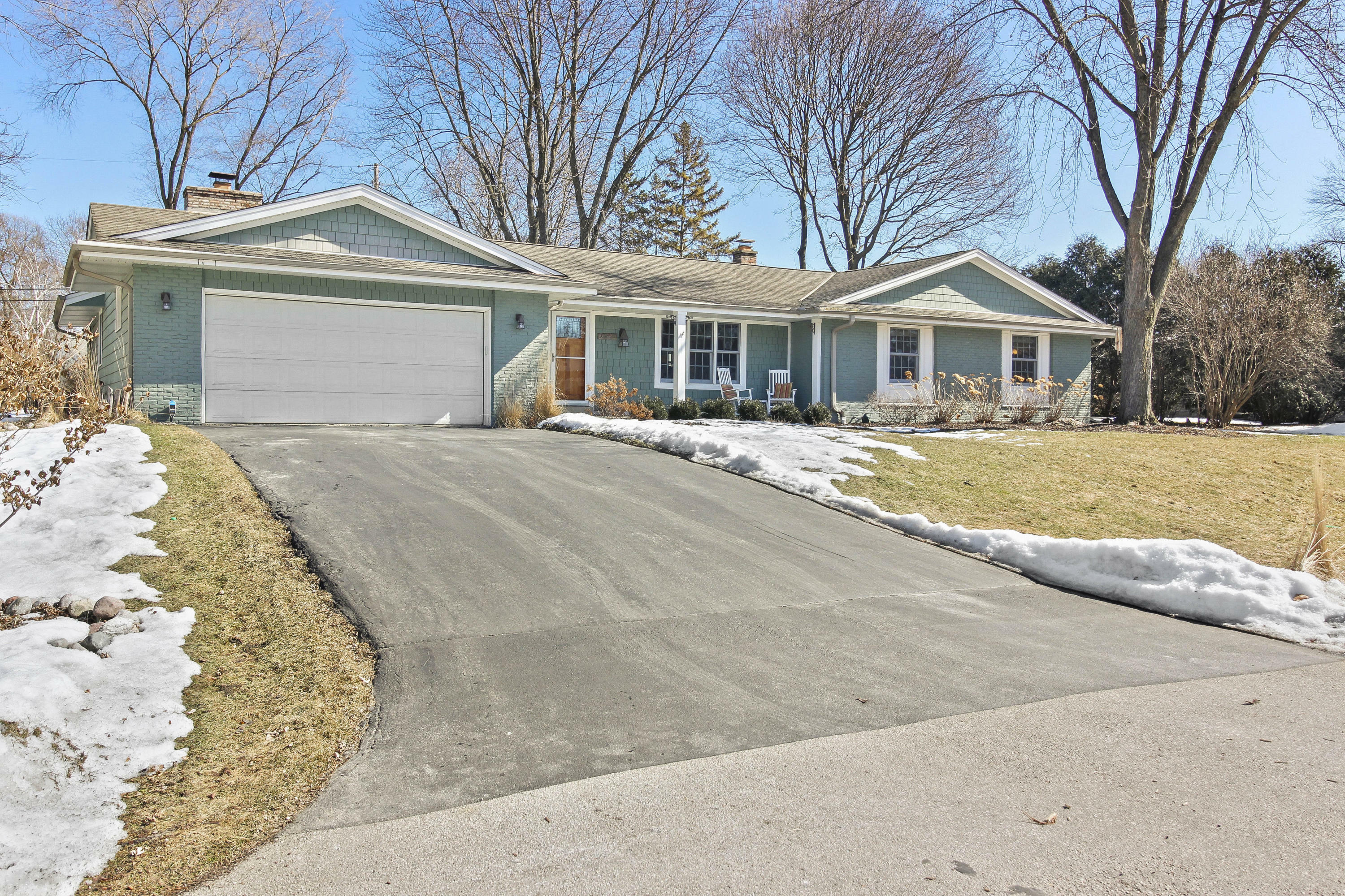 Property Photo:  2470 Almesbury Ave  WI 53045 