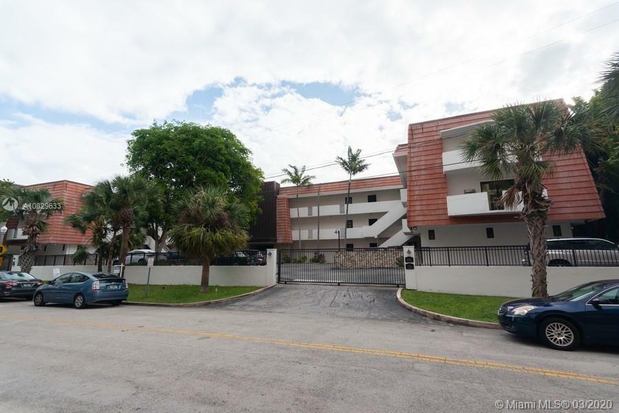 Property Photo:  6855 E Edgewater  Drive 2cs  FL 33133 