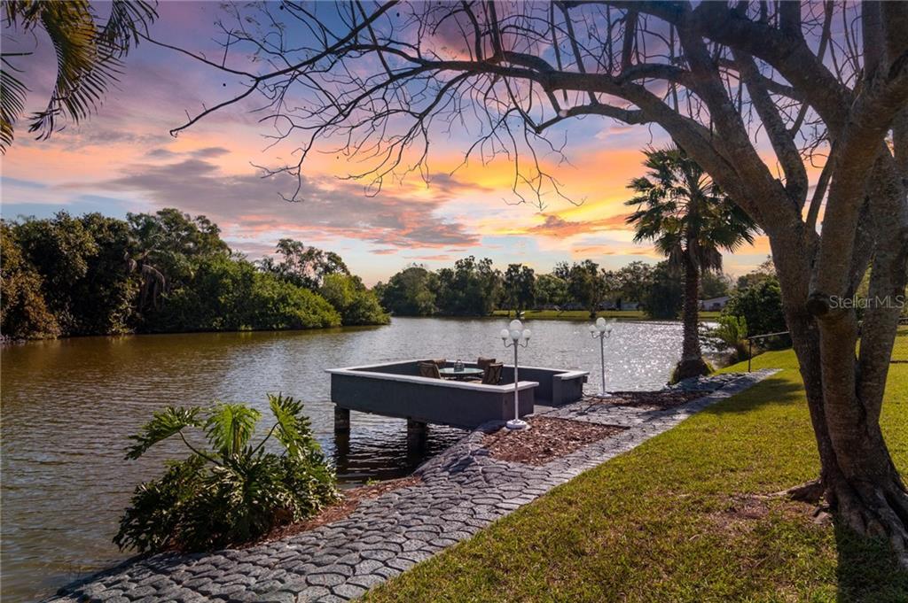 Property Photo: 6831 Meadowlawn Drive N FL 33702