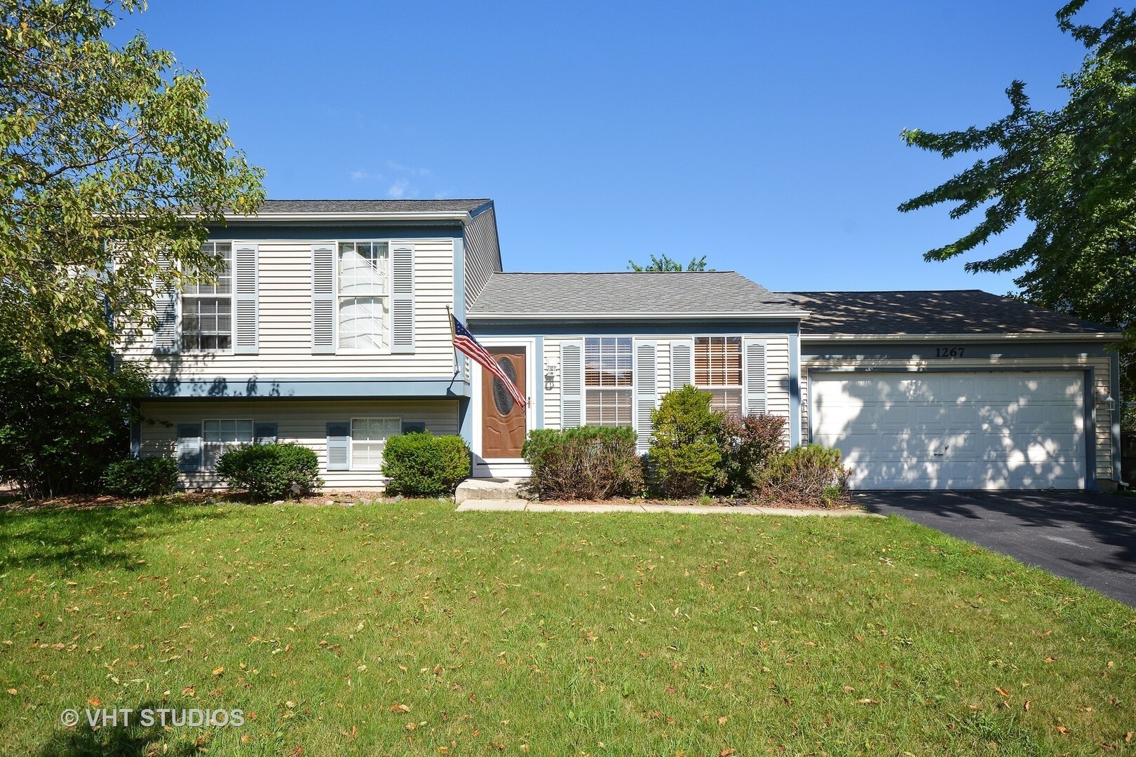 Property Photo: 1267 Narragansett Drive IL 60188