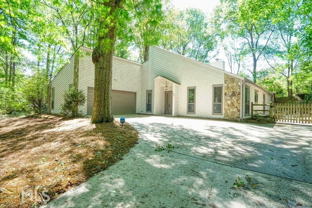 Property Photo: 1366 Springwood Dr GA 30012