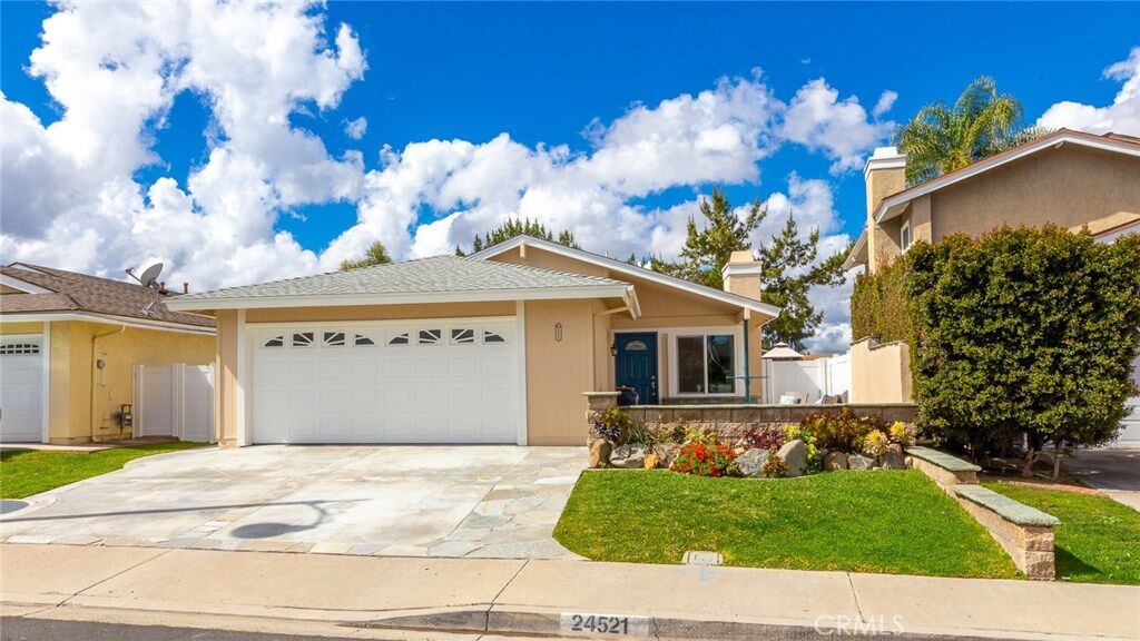 Property Photo:  24521 Tabuenca  CA 92692 
