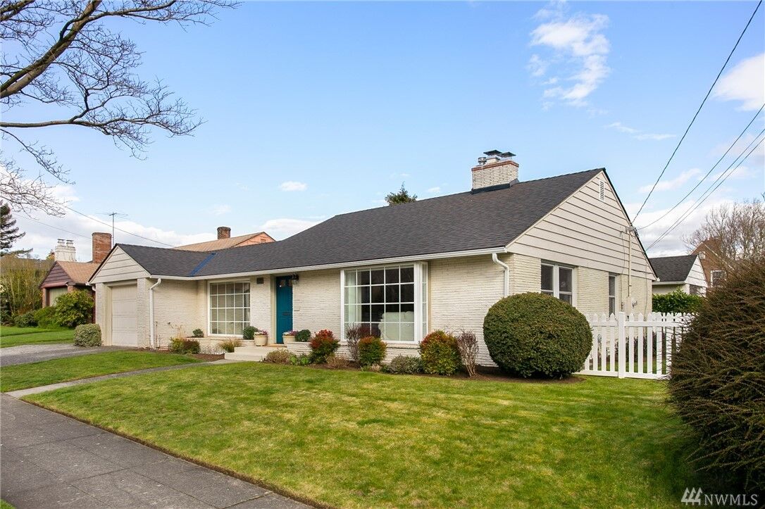 Property Photo: 3004 28th Avenue W WA 98199