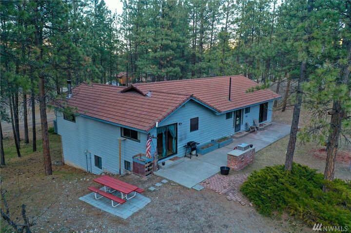 Property Photo: 26 Pinecrest Road N WA 98855
