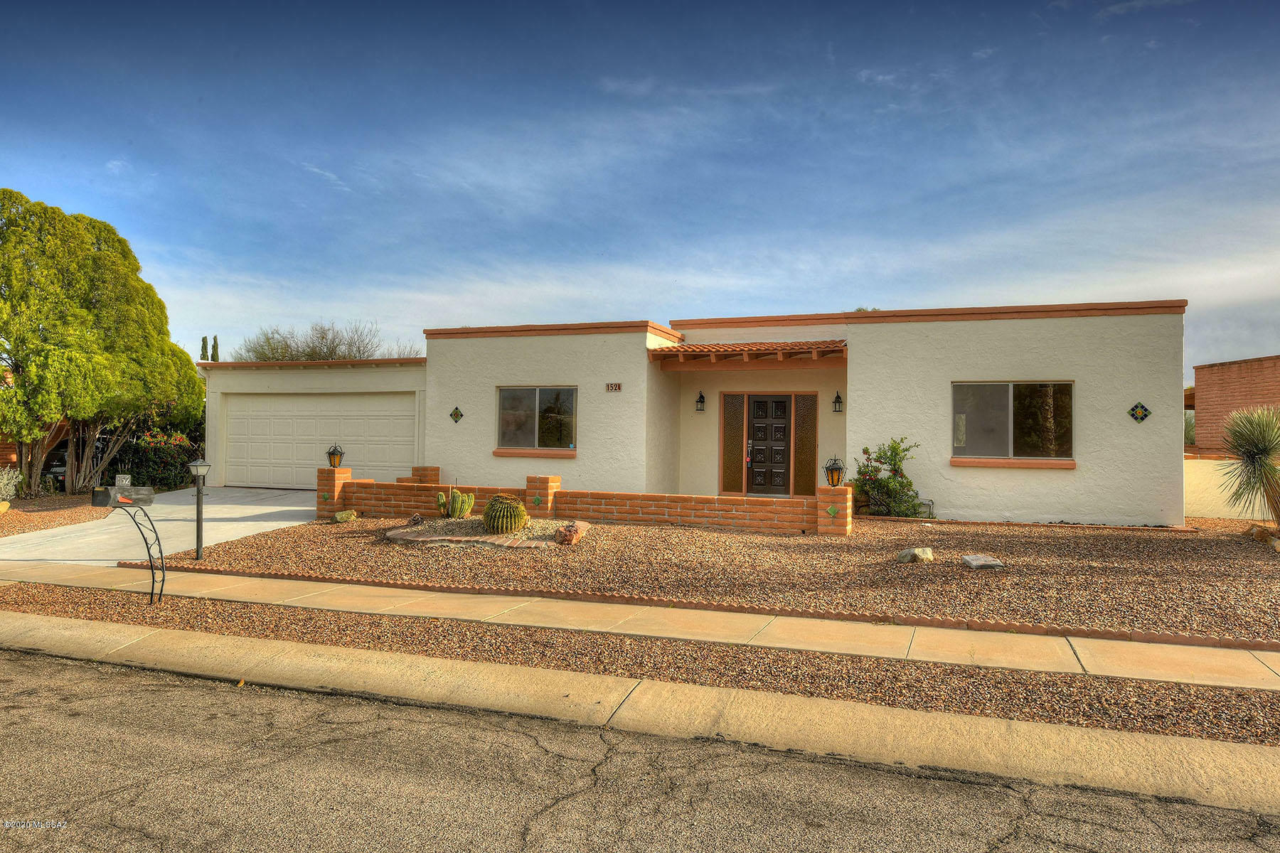 Property Photo:  152 E La Espina  AZ 85614 