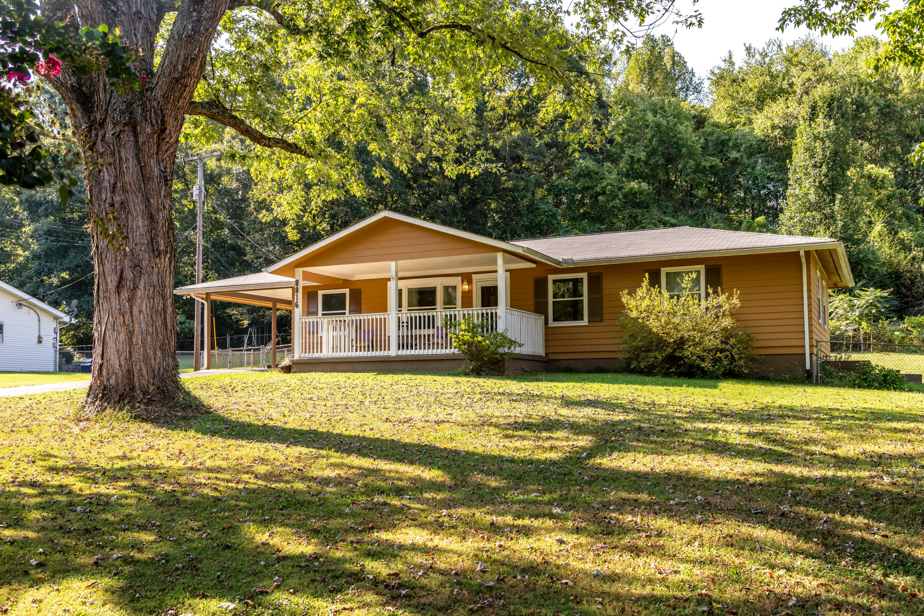Property Photo: 8816 Simpson Rd TN 37920