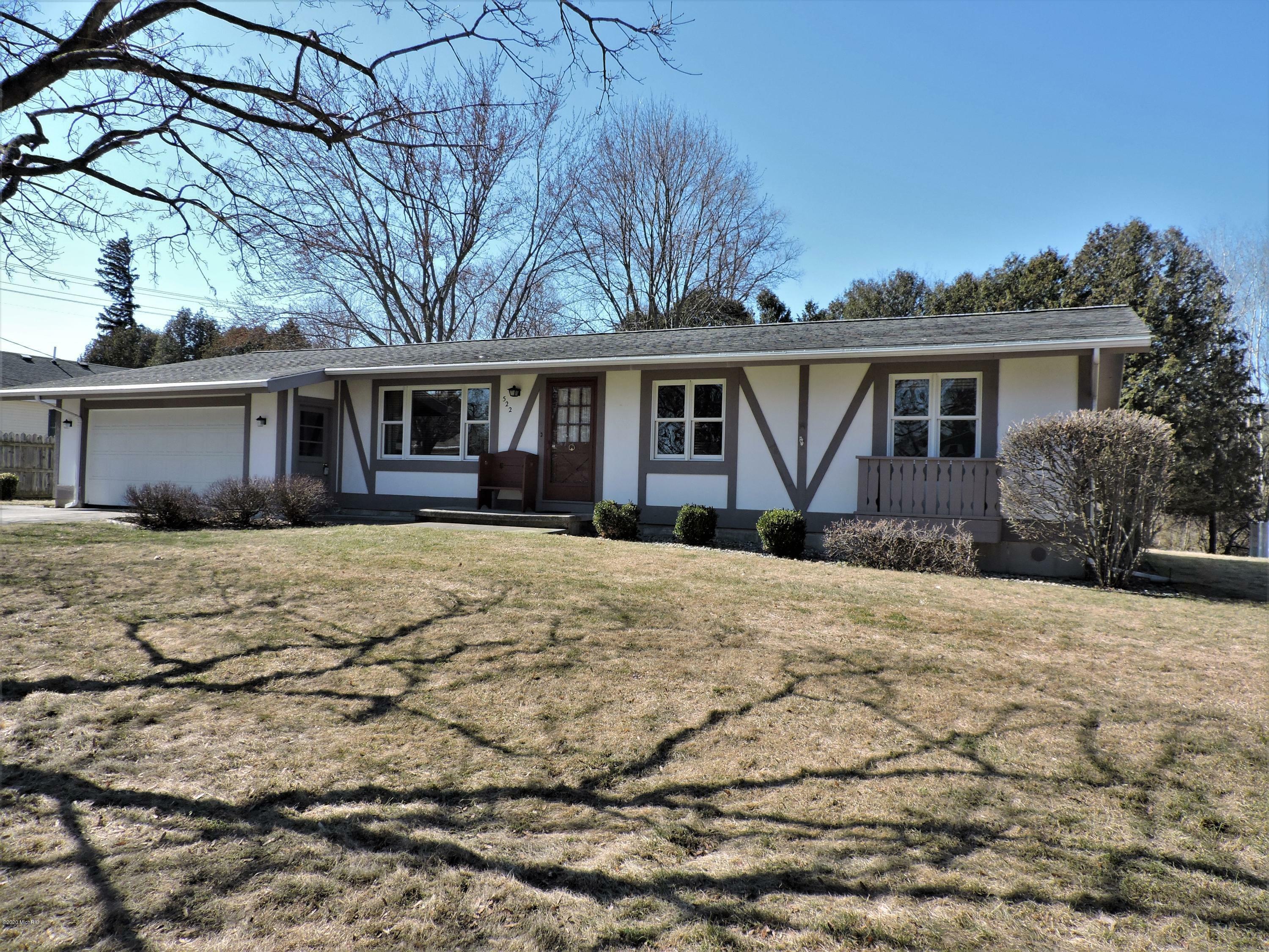 Property Photo:  522 Ridgeview Drive  MI 49307 
