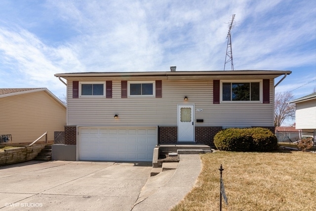 Property Photo:  1704 Clifford Street  IL 60139 