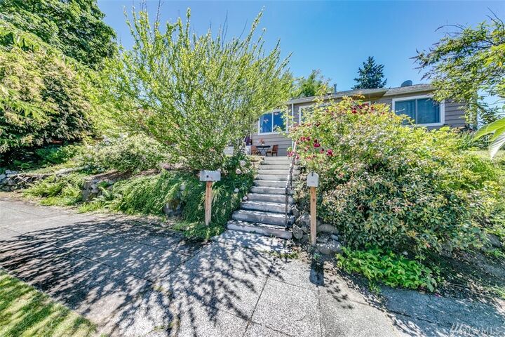 Property Photo: 2907 E Olive Street WA 98122