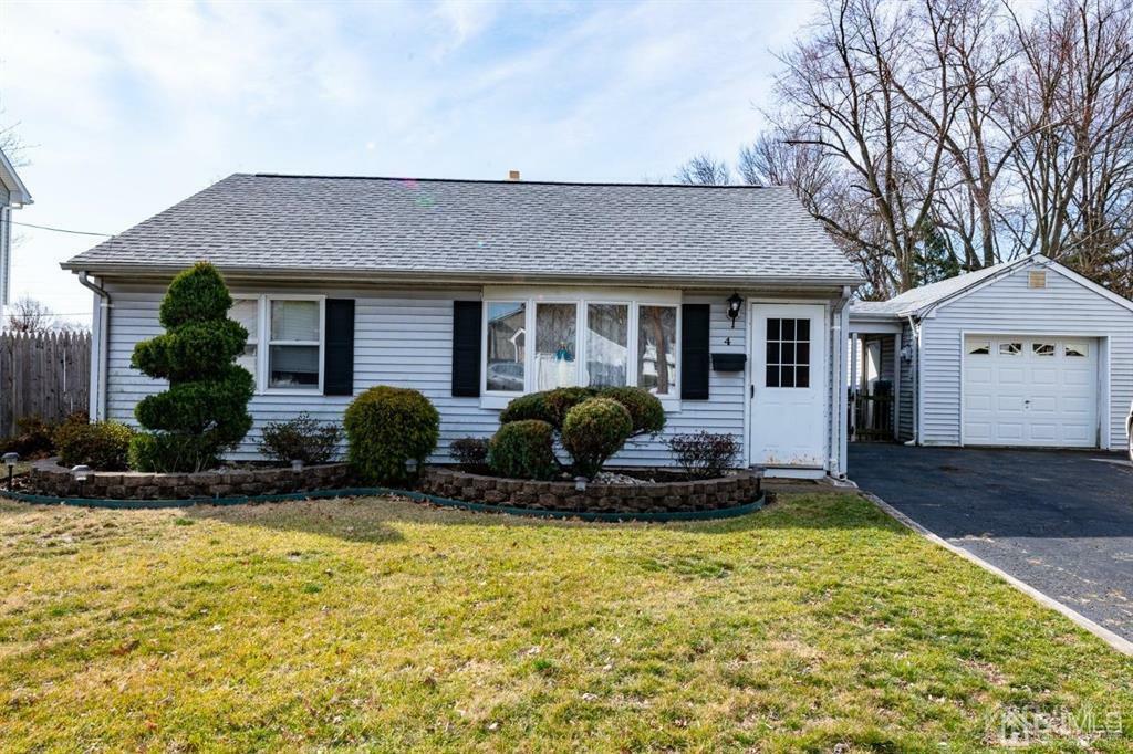 Property Photo:  4 Crescent Road  NJ 08817 