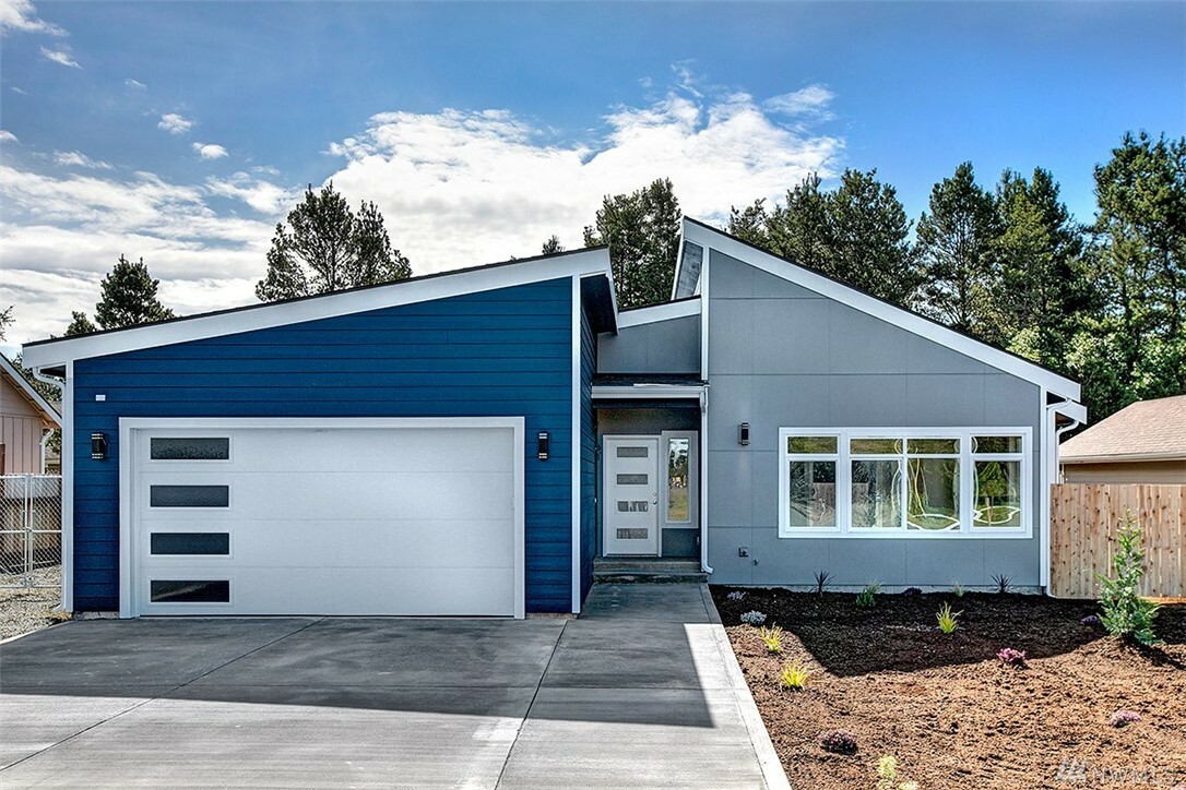 Property Photo:  185 Jib St NW  WA 98569 