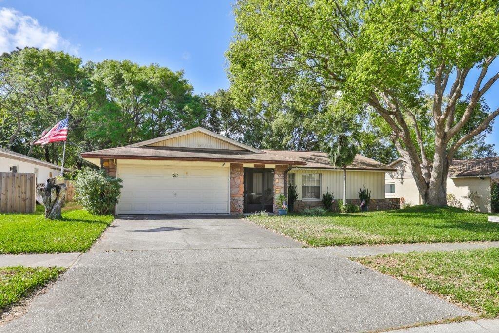 Property Photo:  211 Mahogany Drive  FL 33584 