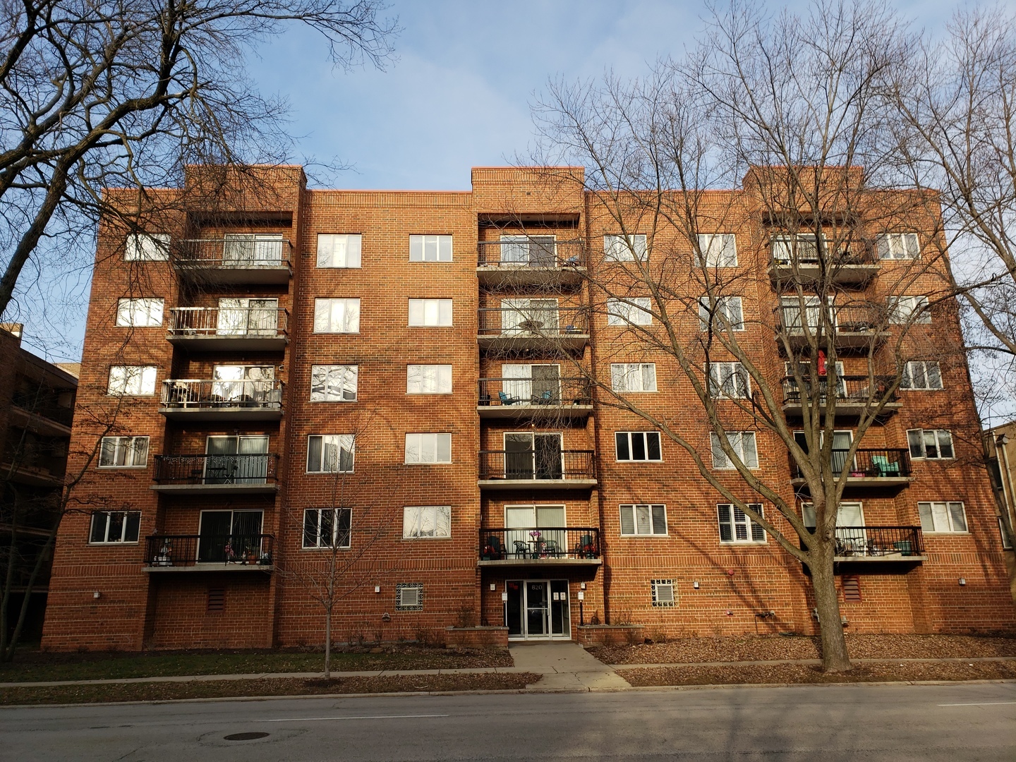 Property Photo:  820 Graceland Avenue 206  IL 60016 