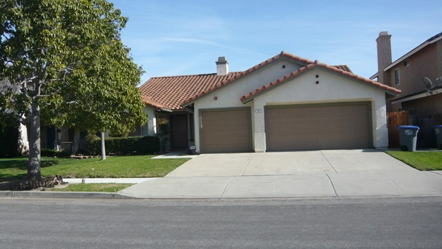 Property Photo:  712 Ensign Place  CA 93035 