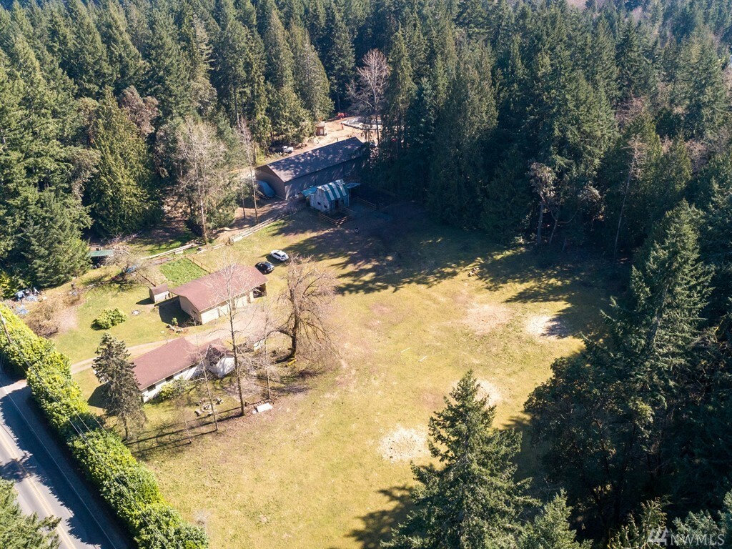 Property Photo:  8690 SE Sedgwick Rd  WA 98366 