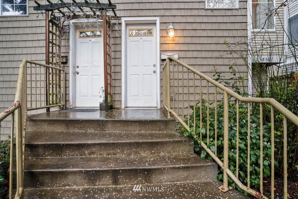 Property Photo: 8521 Midvale Avenue N C WA 98103
