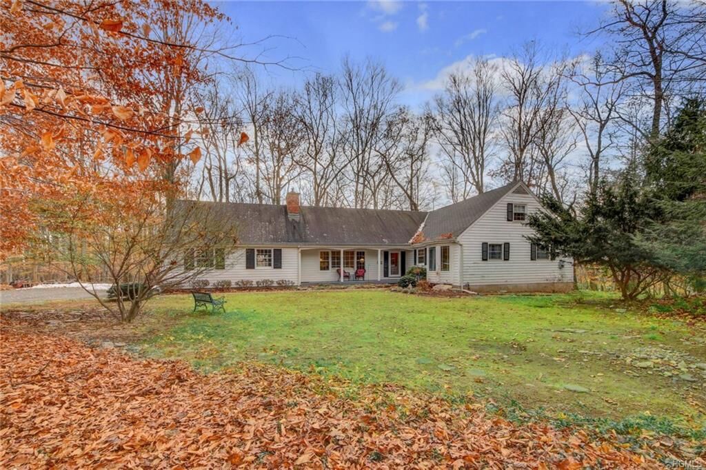 Property Photo: 7 Edgebrook Lane NY 10952