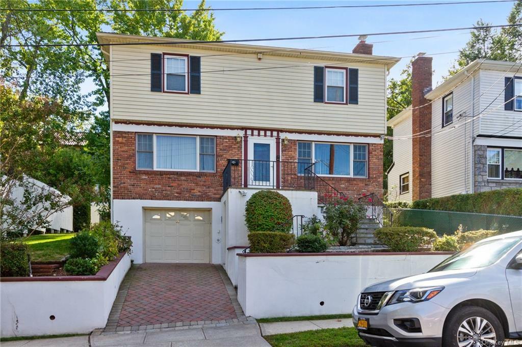 Property Photo:  88 Oakland Avenue  NY 10552 