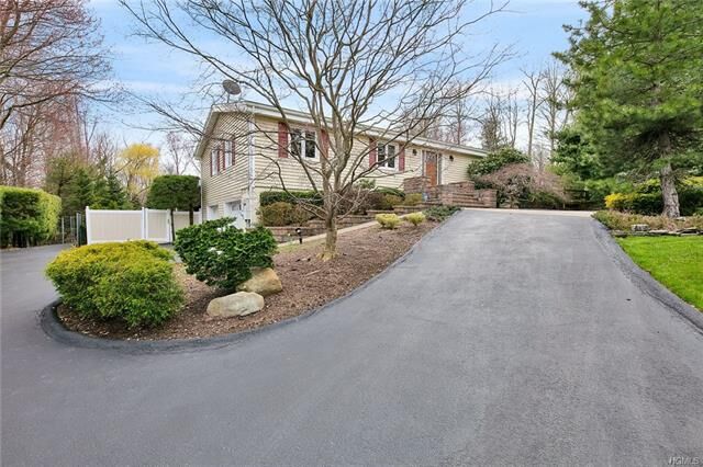 Property Photo:  5 Tempo Road  NY 10956 