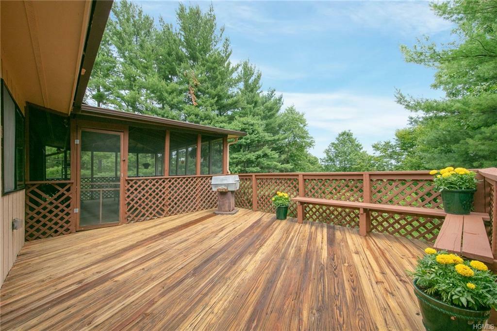 Property Photo:  26 Sherwood Ridge Road  NY 10970 