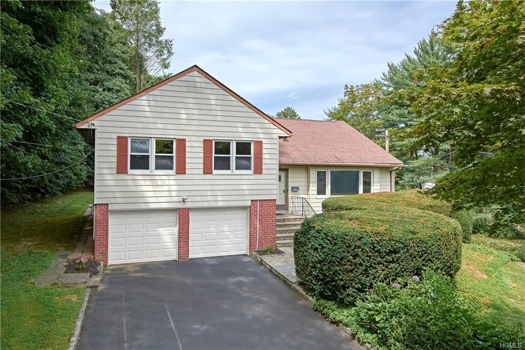 Property Photo:  82 Haviland Lane  NY 10605 