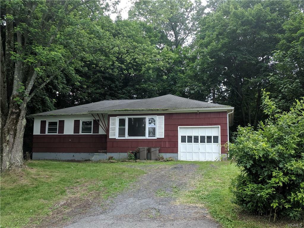 Property Photo:  6 Rocky Lane  NY 12553 