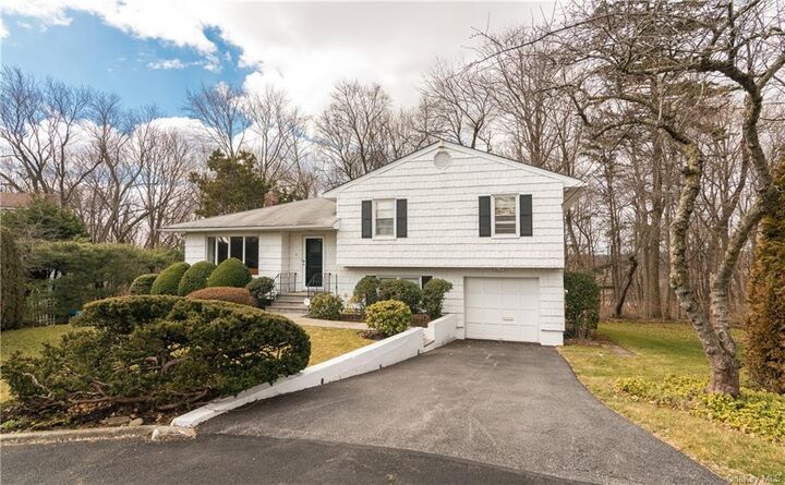 9 Surrey Close  White Plains NY 10607 photo