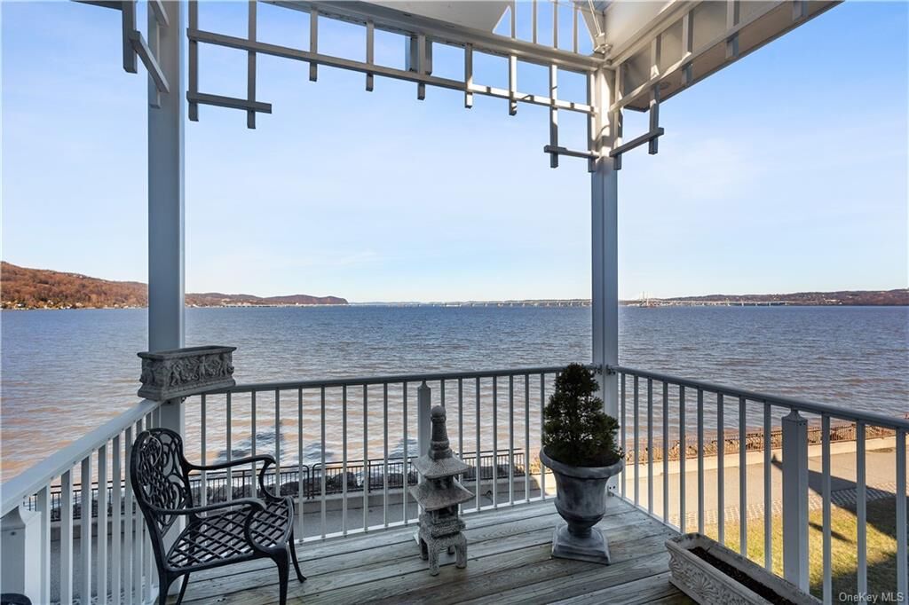 Property Photo: 108 Abbottsford Gate NY 10968