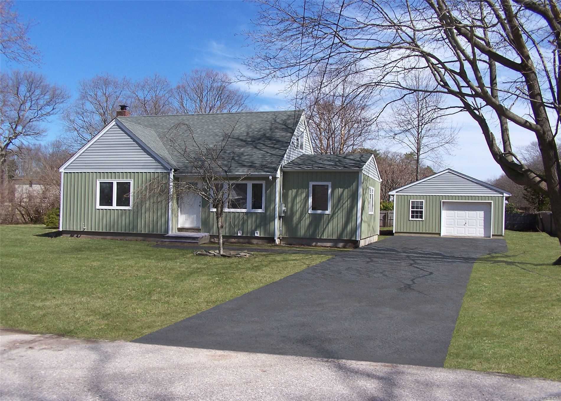 Property Photo:  33 Mayfield Drive  NY 11951 