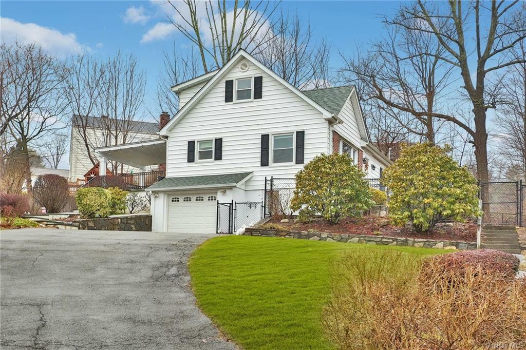 Property Photo:  2 Clovebrook Road  NY 10595 