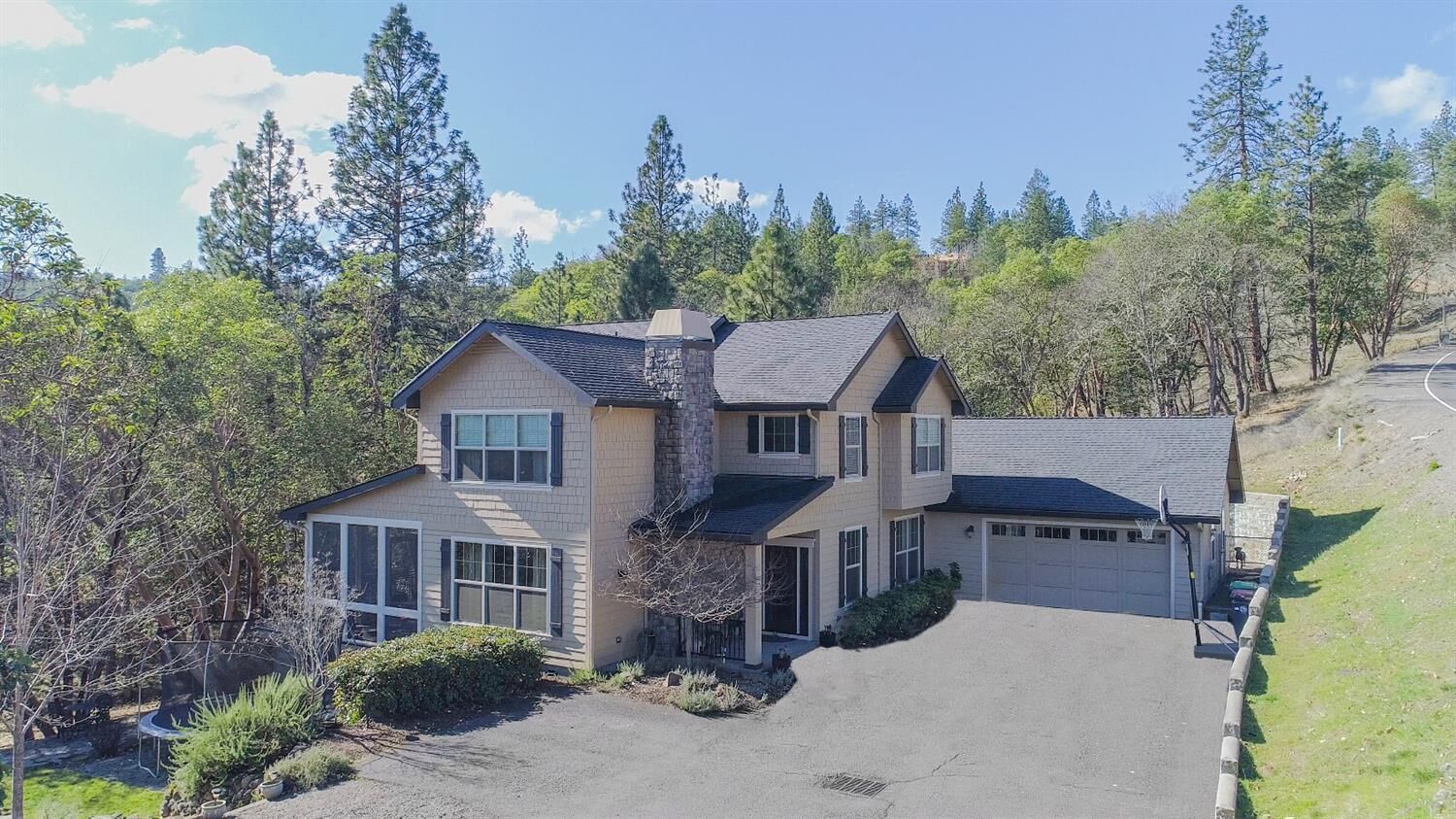 Property Photo: 805 S 1st Street OR 97530