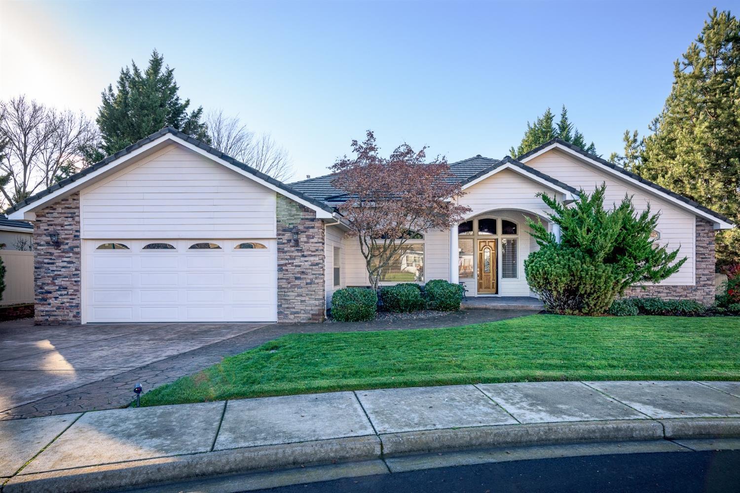 Property Photo: 260 Princeville Drive OR 97524