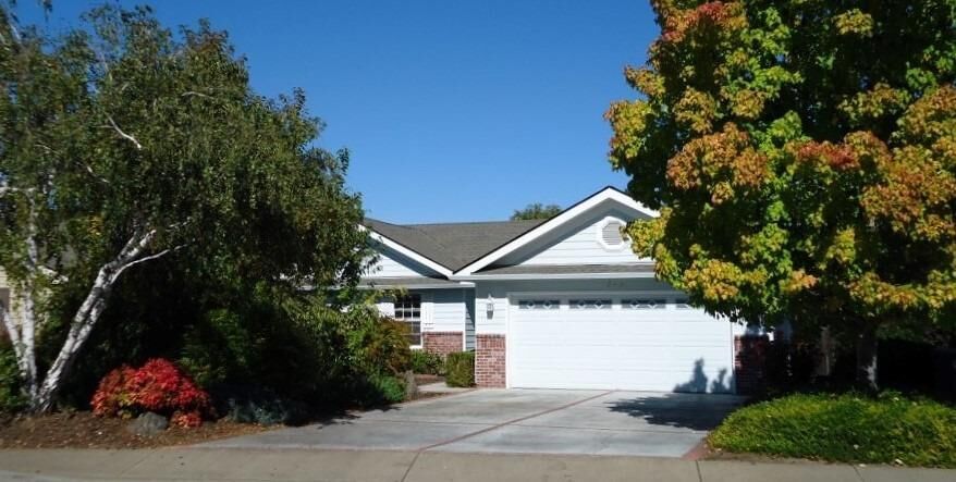 Property Photo: 588 Brandon Street OR 97502