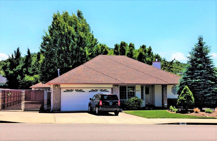 4654 Eagle Trace Drive  Medford OR 97504 photo
