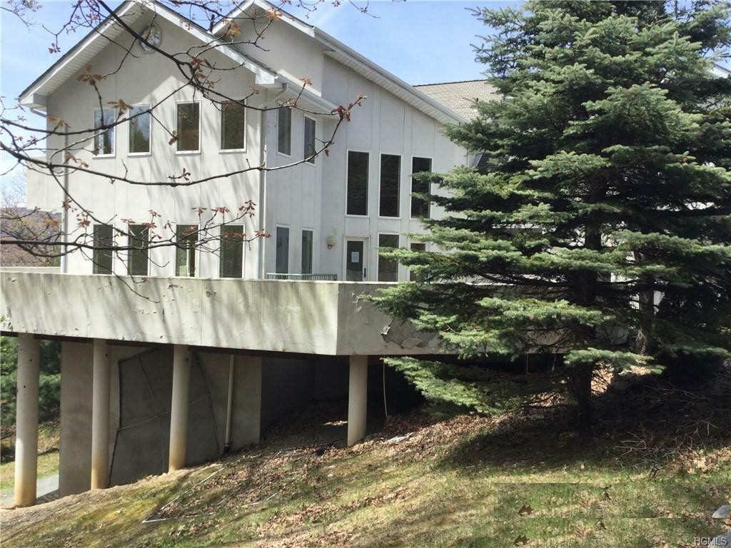 Property Photo:  12 Parks Wood Drive  NY 12518 