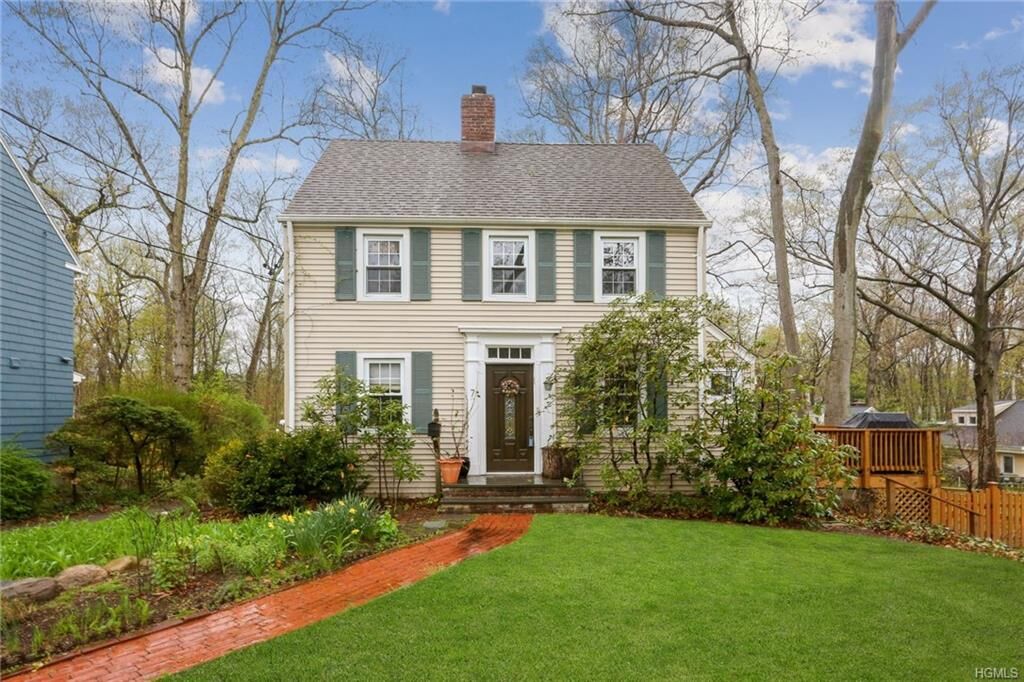 Property Photo:  7 Hewitt Avenue  NY 10605 